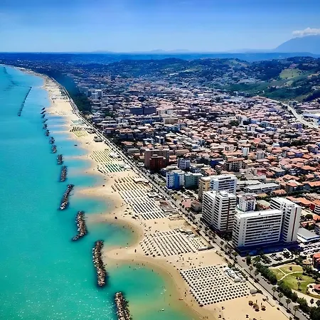 Sunset Escape, Relax A Due Passi Dal Mare Con Terrazza E Aria Condizionata Apartman